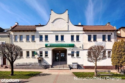 Prawe skrzydło zabytkowego budynku