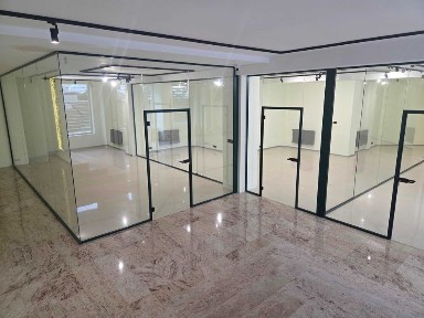 Lokal nr 9. Ścisłe centrum Tomaszowa. Wejście prosto z ulicy P.O.W. 17