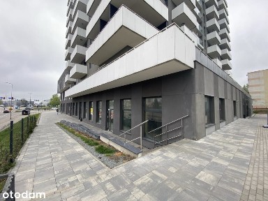 Lokal parterowy z witrynami