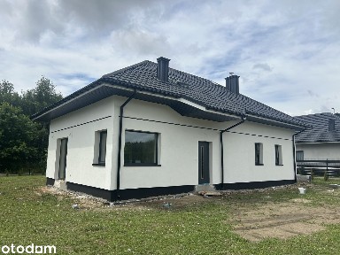 Dom jednorodzinny na nowo powstałym osiedlu zamkniętym