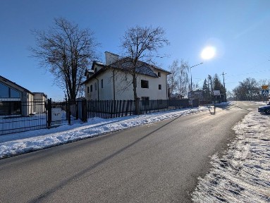 Dom 365 m2 + 4 duże garaże 85 m2 + działka 1100 m2