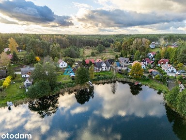 2 domy z linią brzegową jeziora i opcją wynajmu!
