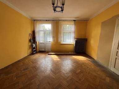 83 m² + 5 arów ogrodu + 100 m² piwnic + taras z zejściem do ogrodu | słoneczne mieszkanie w CENTRUM WIELICZKI