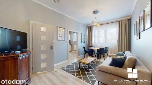 Dwustronne, parter, bez barier architektonicznych.