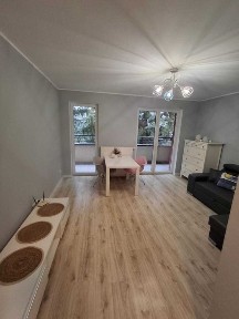 Mieszkanie 2 pokoje + osobna kuchnia, ogromny balkon/ WYSOKA