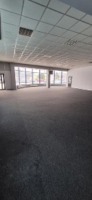 Do wynajęcia 200 m² przy głównej drodze - parking - wysoka widoczność