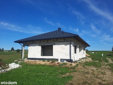 Funkcjonalny dom parterowy w widokowej okolicy