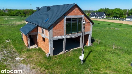 Wolnostojący budynek usługowy (240m2)/duży parkin