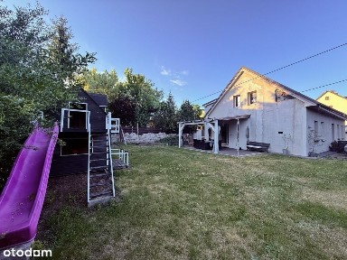 dom na 11 arowej działce z dużym tarasem