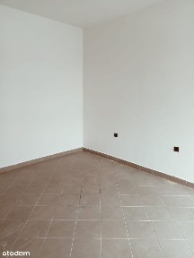 Lokal na parterze w kamienicy - idealny na usługi
