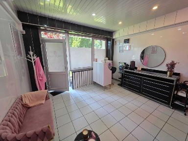 Lokal usługowy z witryną przy głównej ulicy Leszka Czarnego 5