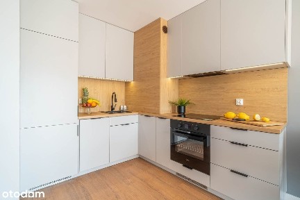 REZERWACJA ! Możliwość 3 pokoju ! 2 pokoje + poddasze ! Garaż ! Balkon