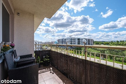 2 pokoje, osobna kuchnia, duży balkon i piwnica