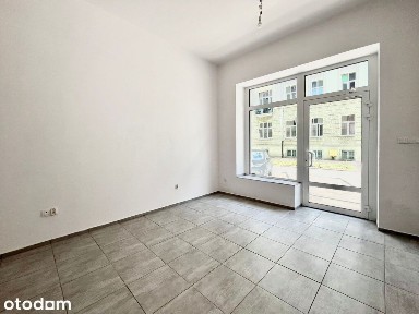 Lokal na parterze z witryną do własnej aranżacji