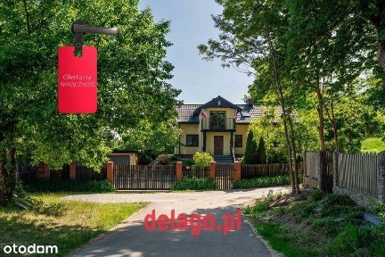 Dom rodzinny z piękna zielenią