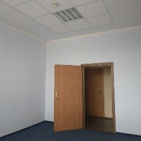 Nieduże biuro do wynajęcia w idealnej lokalizacji