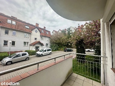 Jasna kawalerka z balkonem, dużą piwnicą i własnym ogrzewaniem