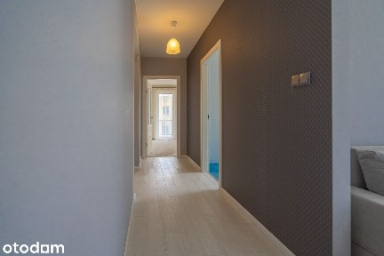75 m2. 3 pokoje. Ostatnie piętro. 2 balkony. Garaż i winda.