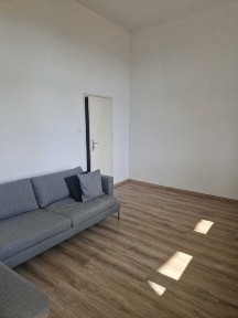 Przestronne, 3 pokojowe z piękną loggią w kamienicy na Jeżycach, 2 łazienki - 75 m2
