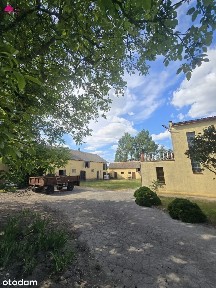 Dom z zabudowaniami gospodarczymi, blisko S25