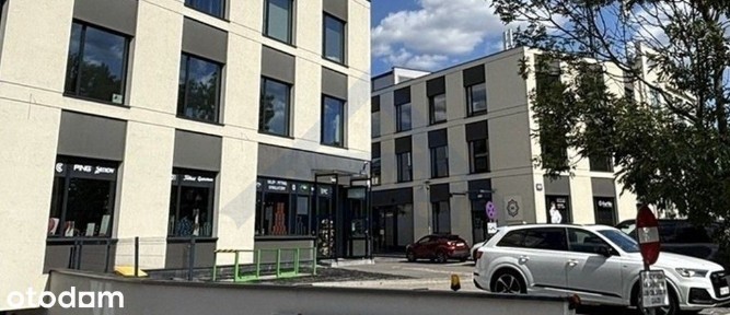 Lokal usługowy z witrynami i parkingiem w Wawrze