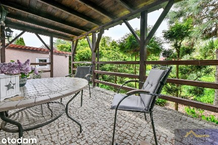 Przestronny dom szeregowy z garażem i piwnicą
