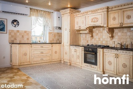 Penthouse z fotowoltaika i szklanym sufitem