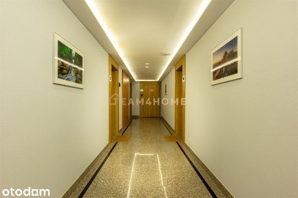 Apartament z balkonem i bocznym widokiem na góry