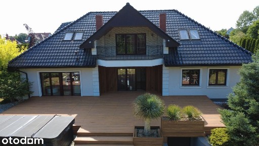Luksusowa willa na wynajem z jacuzzi, sauną, 3 garażami w Żarach