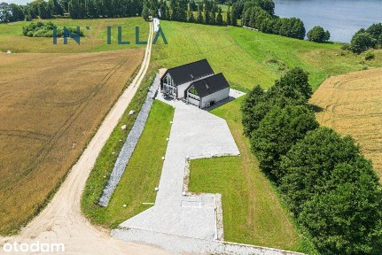 Nowoczesny dom z widokiem na jezioro