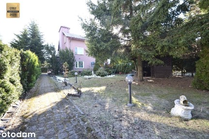 Dom/8 pokoi/garaż/2 mieszkania/działka 705m2