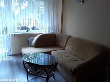 Wynajmę M-3, 2 pokoje, 1 piętro, winda, balkon.