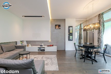 Apartament z widokiem na las, komórka i hala gar.