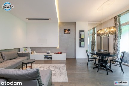 Apartament z widokiem na las, komórka i hala gar.