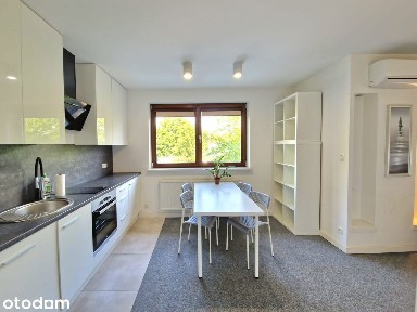Dwa pokoje z klimatyzacją. Duży balkon.