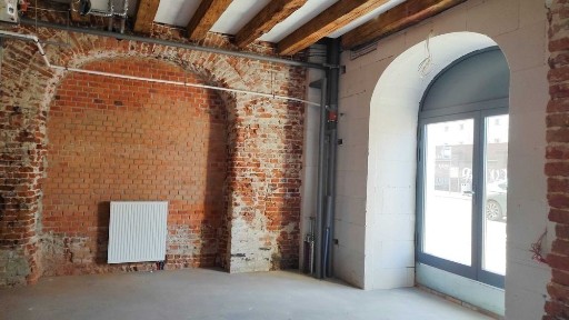 Stylowy lokal 114m2, do wynajęcia. Duże witryny, duży ruch pieszy oraz aut.