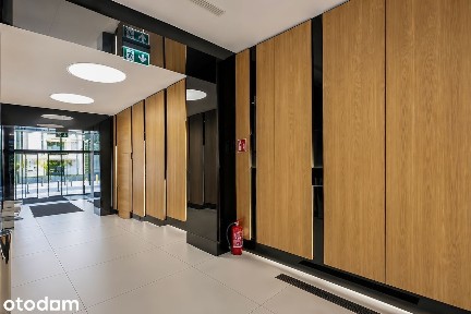 Biuro z widokiem i 3 balkonami przy Kruczej - 185 m² Śródmieście