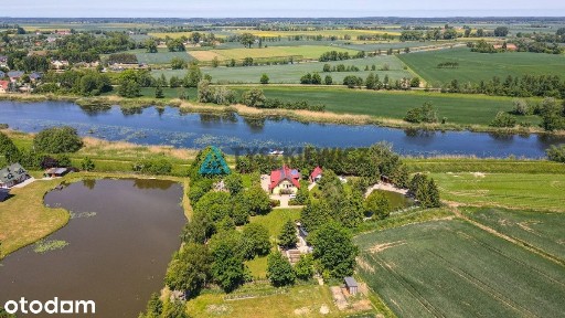 Dom nad rzeką z własną przystanią