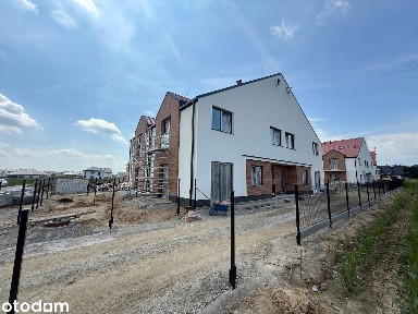Dom na sprzedaż z ogrodzeniem i strychem, 82 m²