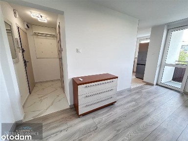 Elegancka kawalerka z balkonem po remoncie