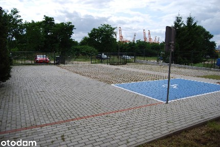 Budynek biurowo-usługowy 380 m² z parkingiem w Gdyni Obłużu