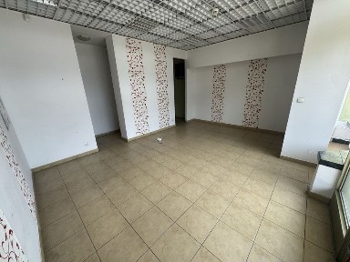Lokal do wynajęcia 41 mkw pierwsze piętro od strony wiaduktu idealny pod salon fryzjerski lub barbera super lokalizacja w C.H.U „PASAŻ” OKAZJA !