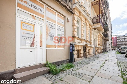 Przestronny lokal z dużą witryną
