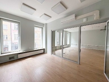 Lokal 110m2 do wynajęcia przy ul. Oławskiej, 1 piętro.