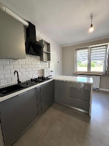 Dom po remoncie wnętrz | 97 m² | działka 800 m² | centrum Chybia