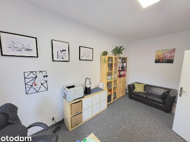 Lokal biurowy (dwa pomieszczenia) w ścisłym centrum z parkingiem!
