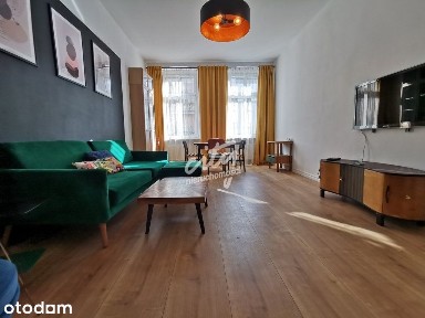 Centrum! 3 pokoje, balkon, osobna kuchnia!
