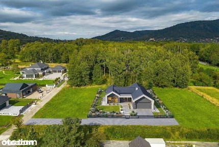 Nowoczesny dom 5 pokoi z basenem i garażem