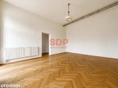 Duża kawalerka z balkonem w kamienicy