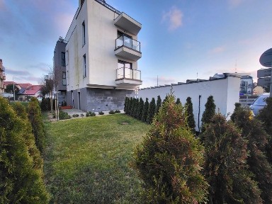 Lokal użytkowy 60m² Hel, ul. Kaszubska | Parter, witryna, ogródek • Obok Żabki i Paczkomatu • Na serwis, wypożyczalnię, usługi, gabinet lub sklep
